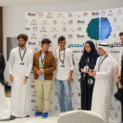 محافظ رجال المع ينقل تعازي القيادة لذوي الشهيد الجندي اول عسيري محافظ رجال المع ينقل تعازي القيادة لذوي الشهيد الجندي اول عسيري