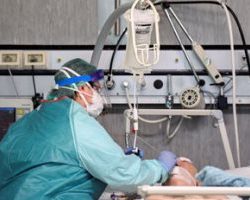 الامارات :  تسجيل 53 إصابة جديدة بفيروس كورونا وحالة وفاة