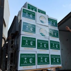 مركز التنمية يدعمها والصواط يبادر ب800 سلة غذائية اطلاق مبادرة ” منا وفينا ” لدعم 5 الاف حارس أمن في مكة