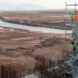 وزير الخارجية  يبحث مستجدات أوضاع المنطقة مع نظيره البريطاني