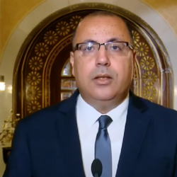 الرئيس اللبناني يقبل استقالة الحكومة ويكلف أعضاءها بتصريف الأعمال