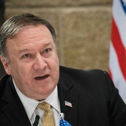 الملك سلمان يبحث مع رئيس نيجيريا إعادة التوازن لأسواق البترول