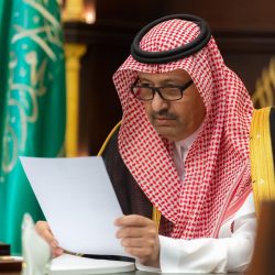 أمير منطقة الباحة يدعم أبناء الاسر المتعففة لإكمال تعليمهم عن بُعد