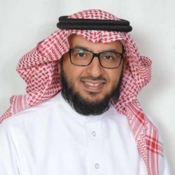 جازان: زوجة تُهدي زوجها في يوم تقاعده شيك ب100 الف ريال