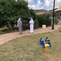 محافظ محايل المكلف يهنىء رئيسة اللجنة الميدانية النسائية لنشامى الحي