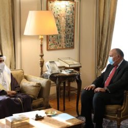 سمو أمير الباحة للجندي عبدالمحسن الغامدي ووالده “ابنك بطل مثل كل جنودنا الأبطال الذين يضحّون بوقتهم وحياتهم من أجل أمن هذا الوطن”