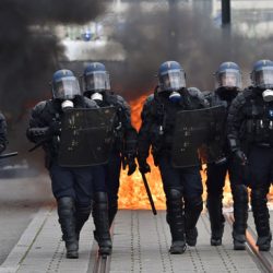 الكويتيون ينتخبون 50 برلمانيا من بين 326 مرشحا و29 امرأة