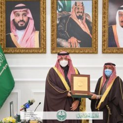 أمير الشمالية ⁧يكرم ‬⁩ مديري المستشفيات والإدارات بصحة المنطقة