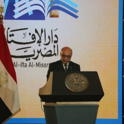 أمير تبوك يطلع على عدد من المبادرات الثقافية والأعمال الفنية والتشكيلية لأبناء وبنات المنطقة