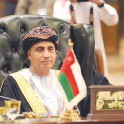 قادة الخليج وممثلوهم يبدأون التوافد على العلا لحضور القمة الخليجية