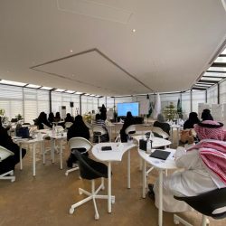 محمد بن زايد يزور الجناح السعودي في معرض “آيدكس 2021