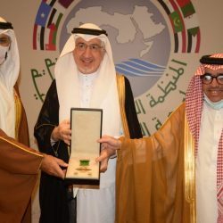 وزير الصناعة والتجارة والسياحة بمملكة البحرين يزور مقر المنظمة العربية للسياحة بجده