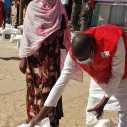 مركز الملك سلمان للإغاثة يواصل توزيع السلال الغذائية الرمضانية في إقليم بلوشستان الباكستاني