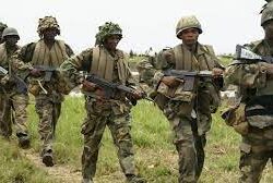 سمو ولي العهد ووزير خارجية اليونان يستعرضان العلاقات الثنائية وأوجه التعاون المشترك