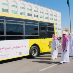 وفد من فرع الموارد البشرية والتنمية بالمنطقة يزور اسمنت الجوف