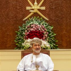 أمير منطقة مكة المكرمة وبحضور نائبه يرأس اجتماعاً تخلله استعراض مشاريع أمانة جدة وسير العمل فيها.