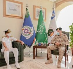 سمو أمير جازان يلتقي قائد قوة الأفواج الأمنية السابق والمعين حديثا بالمنطقة ..