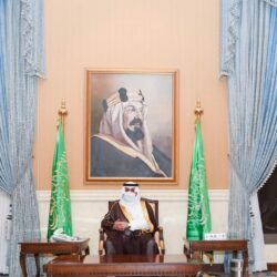 *التشكيلية العالمية طيف الوجيه تبهر زوار معرض إرث بلوحتها صانعة الفخار*