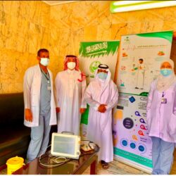 مركز لقاحات كورونا يستقبل فريق الباحة الإعلامي ويدعو الطلاب والطالبات بأخذ اللقاح