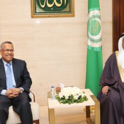 اضاءة مبنى المجلس العربي للطفولة والتنمية باللون الوردي دعما وتضامنا مع المحاربات ضد مرض سرطان الثدي