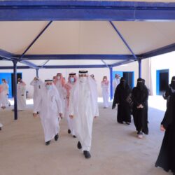 فريق “نسعدهم التطوعي” يوزع الحلوى بمناسبة يوم المعلم العالمي لمنسوبي جامعة الحدود الشمالية