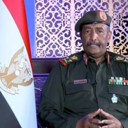#عاجل.. : قوة عسكرية تعتقل مستشار رئيس وزراء #السودان ياسر عرمان.