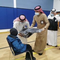 مدير الشؤون الإسلامية بجازان يقدم حقيبة المرابطين لرجال الأمن