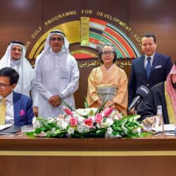  محافظ بيش يكرم الفنانين والفنانات التشكيليين بعرض ( Baish_art )