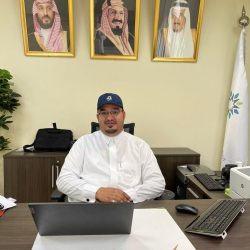الصقار مقيبل يستعرض الأدوات التي تشكل حياة الطير