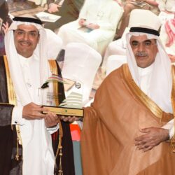 محافظ محايل يكرم الفارس المسهري