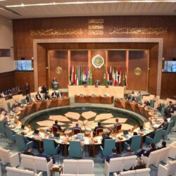  رئيس مجلس القيادة الرئاسي اليمني يؤكد أهمية دور البرلمان العربي في دعم اليمن ومؤسساته الشرعية