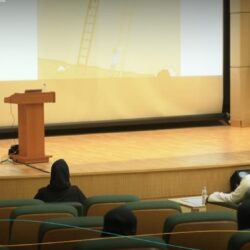 تكريم الاعلامية ليلى الشيخي من قبل مديرة روضة ثلاثاء يبه بتعليم القنفذة