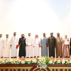 وزير الصحة يكرم الاستاذ فيصل بن مساعد السيف