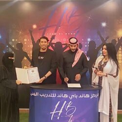 فريق البحار السبعة للفلايبورد يستعرض مهاراته