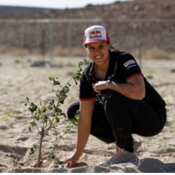 اسرة العصلاني تحتفي بعقد قران ابنهم