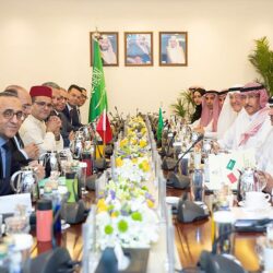 شاهد.. مصافحة وزراء خارجية #السعودية و #إيران و #الصين بعد نهاية الاجتماع السعودي الإيراني في #بكين