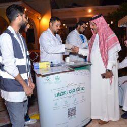 “الشؤون الإسلامية” تدشن برامج خادم الحرمين الشريفين لتفطير الصائمين وتوزيع التمور والمصاحف في باكستان