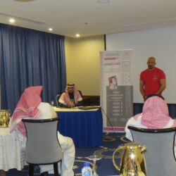 معالي الدكتور خوجة يفتتح المعرض التشكيلي “الفن للجميع” 