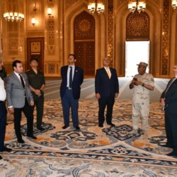 تنفيذًا لتوجيه القيادة.. سفن عملاقة تواصل خوض البحر الأحمر لإجلاء العالقين في السودان