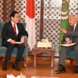أبو الغيط يلتقي فوميو كيشيدا  رئيس وزراء اليابان 