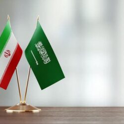 رئيس الوزراء اللبناني يغادر جدة