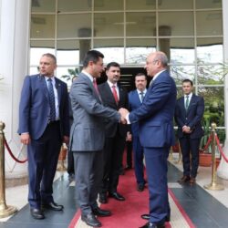 وزارة الخارجية : باستضافةٍ كريمة من المملكة .. بدأت يوم السبت 6 مايو في جدة محادثات تمهيدية بين ممثلي القوات المسلحة السودانية وقوات الدعم السريع