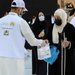 الشيخ حميد بن خالد القاسمي يكرم منى المنصوري في يوم «زايد» للعمل الخيري.. صور