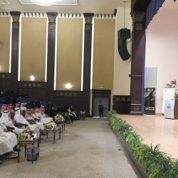 فيما شهد المعرض حضور كبير من الزوار:*   *الدكتور العتيبي يفتتح معرض جيدس بجدة