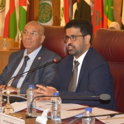 المهندس بندر علاف عضو لجنة الطاقة باتحاد المهندسين العرب ونائب رئيس لجنة الطاقة المتجددة بغرفة الرياض في اليوم العالمي للبيئه بجامعه الدول العربية 