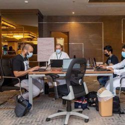 مئات آلاف الحجّاج يؤدون “طواف القدوم” حول الكعبة