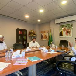 ركن توعوي تثقيفي للموظفين والموظفات والمراجعين في مكتب العمل بالدمام