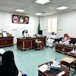 سمو أمير منطقة الباحة يتسلم نسخة من كتاب “نادي الباحة الأدبي الثقافي – عقد في جيد الثقافة”