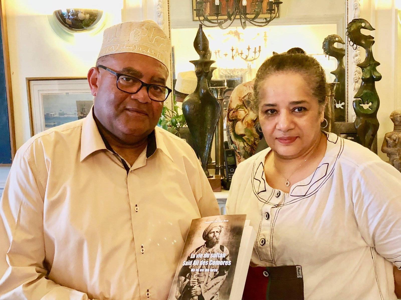 الأميرة ثويبة بنت سيد عمر المسيلي العلوي من أبرز كتبها :(جزرالقمر . الإرهاب في قلب المحيط الهندي ):