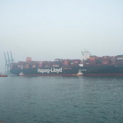 أمير الشرقية يستقبل الفائز بجائزة (كتب السلام) الدولية 